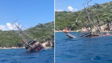 Marmaris'te 110 yolculu gezi teknesi sulara gömüldü