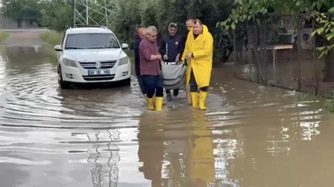 Osmaniye'de selde mahsur kalan kadın kurtarıldı