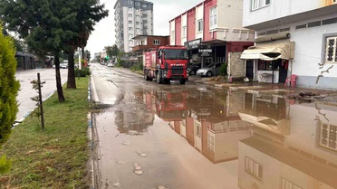 Osmaniye'de şiddetli yağış etkili oldu yollar kapandı
