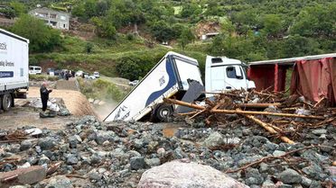 Osmaniye'de Sel Felaketi: 6 TIR Zarar Gördü
