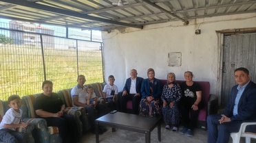 Kaymakam Köken, şehit annesini bayramda yalnız bırakmadı