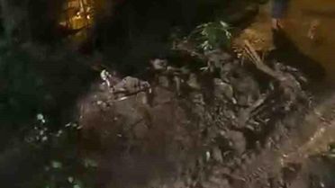 Rize'de Heyelan: Yol Kapandı