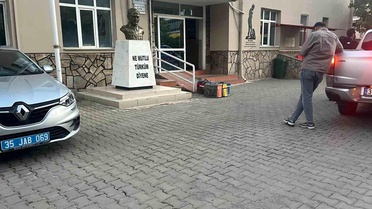 Bayındır'da yasa dışı horoz dövüşü operasyonu: 3 gözaltı