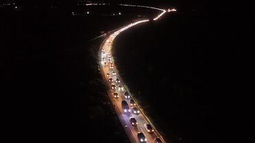 Kemikli rampalarında bayram dönüşü yoğunluğu gece de sürdü