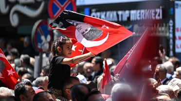 Özgür Özel'den CHP'ye Kurultay Çağrısı