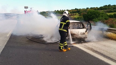 Gaziantep'te Yanan Otomobil Kullanılamaz Hale Geldi