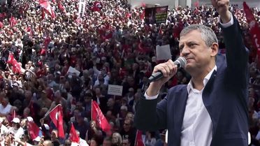 Güvenpark'ta insan seli! Özgür Özel'in programı öncesi alan doldu taştı