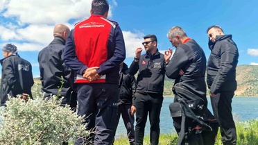 Kaymakam Öztoprak: 'Arama faaliyetleri 51 personel, 13 dalgıç ve 6 bot ile titizlikle devam etmektedir'