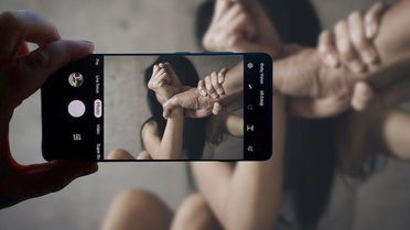 TikTok'ta 11 yaşındaki kızının müstehcen görüntülerini paylaşan anneye gözaltı