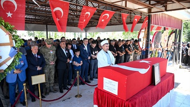 Şehit polis Aydın Üyenarık Adana'da son yolculuğuna uğurlandı