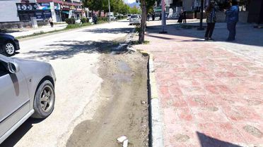 Van'ın tarihi caddesi altyapı kurbanı vatandaş ve sürücüler isyan noktasında