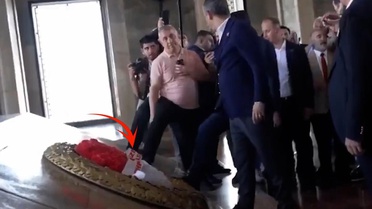 Anıtkabir'de Özgür Özel'e soğuk duş