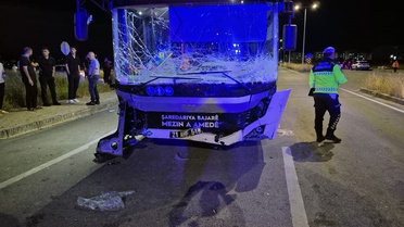 Diyarbakır'da belediye otobüsü otomobili biçti: 2 kişi hayatını kaybetti