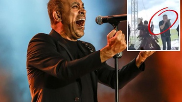 Doktorları dinelemeyip yine sahneye çıkan Haluk Levent konseri yarıda bıraktı