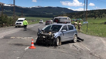 Sarıkamış'ta Trafik Kazası: 3 Yaralı