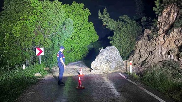 Bilecik'te Kaya Düşmesi Sonrası Yol Yeniden Açıldı