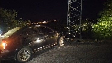 Konya'da Elektrik Direğine Çarpan Araçta 1 Yaralı