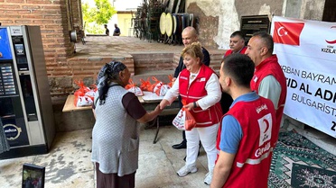 Türk Kızılay, Bulgaristan'da Kurban Eti Dağıttı