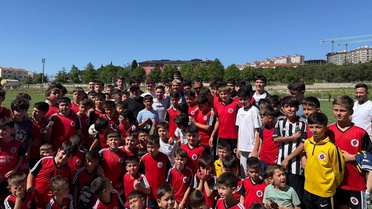 Cengiz Ünder'den Genç Futbolculara Destek