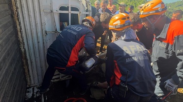 Çayeli'nde Kamyonet Devrildi, Sürücü Yaralandı