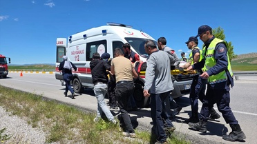 Sivas'ta Otomobil Şarampole Devrildi