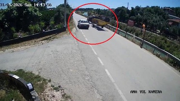 Antalya'da Trafik Kazası: 3 Yaralı