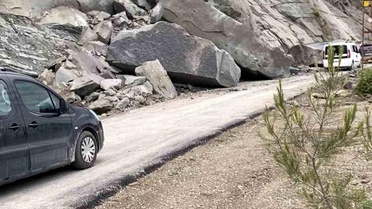 Sinop'ta Heyelan Nedeniyle Yol Kapandı