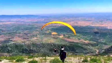 Cudi Dağı'nda Yamaç Paraşütü Show