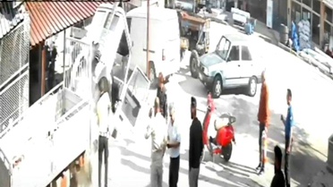 Burdur'da Kamyonette Yangın, Polis Müdahale Etti