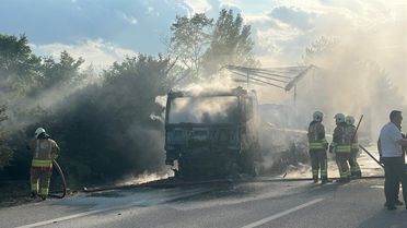 Edirne'de TIR Yangını: Araç Kullanılamaz Hale Geldi