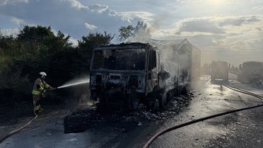 Edirne'de Nişasta Yüklü Tırda Yangın