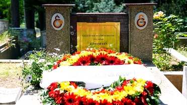 Dursun Özbek, Ali Sami Yen'in Kabrini Ziyaret Etti