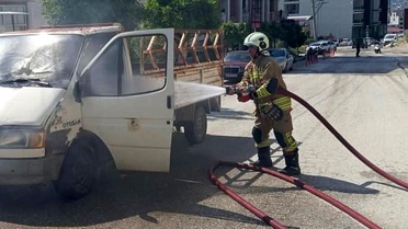 Samandağ'da Seyir Halindeki Kamyonet Yandı