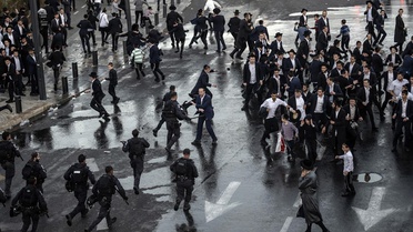 İsrail polisi, zorunlu askerlik karşıtı gösteri yapan Haredilere ses bombalarıyla müdahale etti