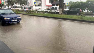 Kavak'ta Sağanak Yağış Hayatı Olumsuz Etkiledi