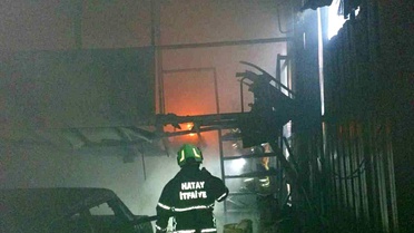 Antakya'da iş yeri alevlere teslim oldu