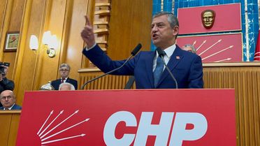 CHP'nin grup toplantısı başladı! Özgür Özel partililere hitap ediyor