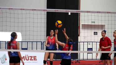 Depremde hayatını kaybeden Eskişehirli voleybolcunun ismi sezona verildi