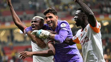 Galatasaray'da sürpriz! Gidecek deniyordu, takımda kalıyor