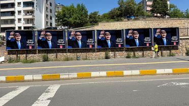 Kılıçdaroğlu'nun afişleri, memleketi Tunceli'de bilboardlara asıldı