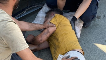 Lastik tamiri yaptığı TIR'ın körüğü patladı, ağır yaralandı