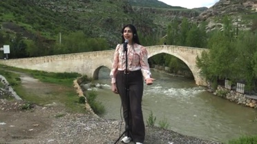 Öğretmen ve öğrenciler Çermik için çalıp söyledi