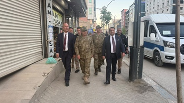 Kara Kuvvetleri Komutanı'ndan Yüksekova'da esnaf ziyareti