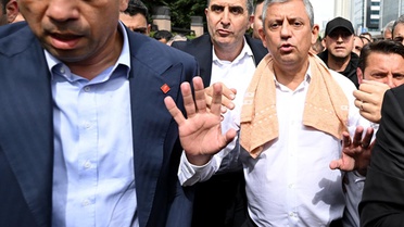 Özgür Özel'in CHP Genel Merkez'deki arbedeyle ilgili ilk kez açıkladığı detay: Bellerinde kasaturalarla geldiler