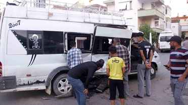 Antalya'da Tarım İşçilerini Taşıyan Minibüsler Çarpıştı