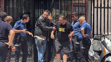 Üzerine benzin döküp kendini iş yerine kilitledi: Söz verdim mi tutarım