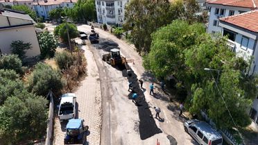 Ayvalık'ta doğalgaz sonrası yol onarımları sürüyor