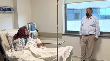 Başkan Pütün, Yaşayan İnsan Hazinesi Halime Özke'ye hastanede ziyaret etti