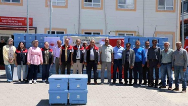 Karakoçan'da Arı Yetiştiricilerine Kovan Desteği