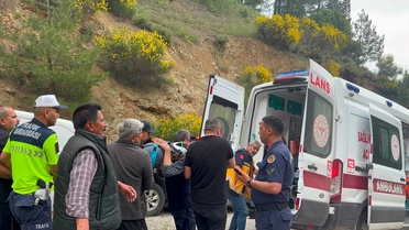 Feke'de Uçuruma Yuvarlanan Araçta Sürücü Yaralandı